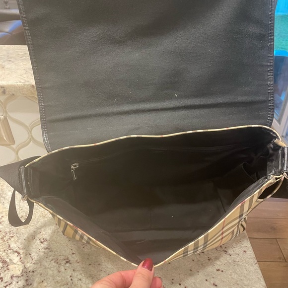 100% authentic Burberry diaper bag. - Picture 7 of 10